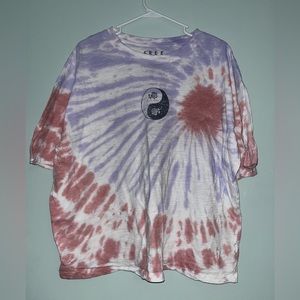Tie-dye, oversized t-shirt.